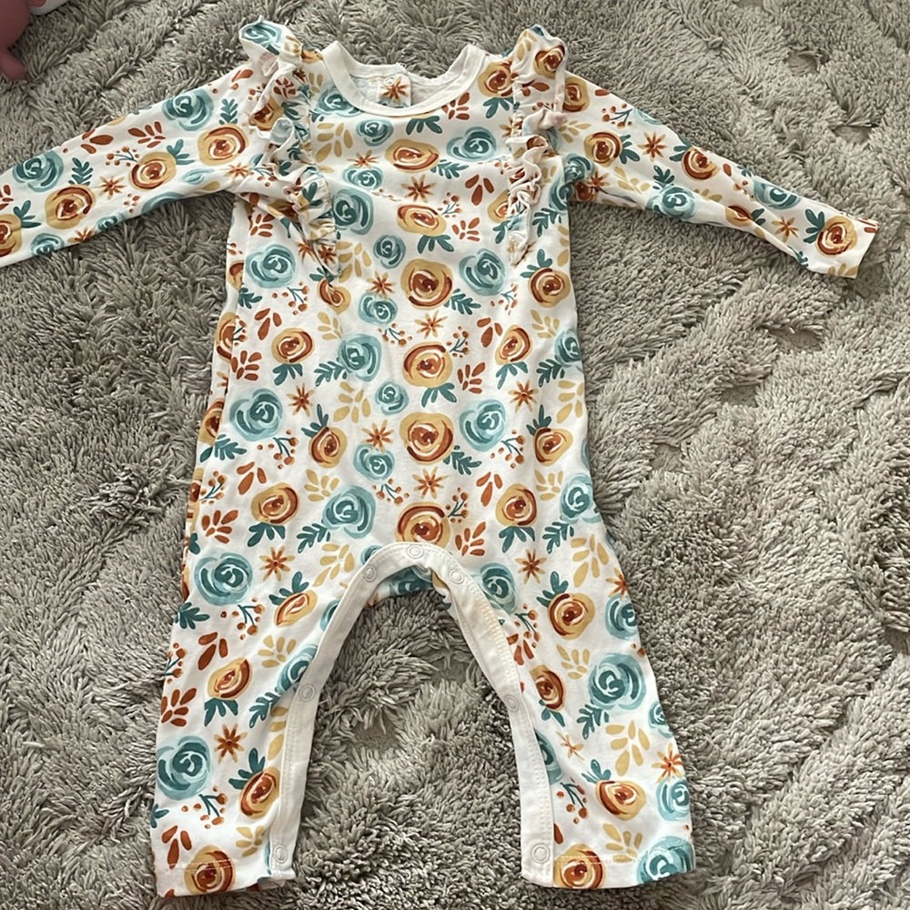 Chick Pea onesie outfit. Size 6-9 months